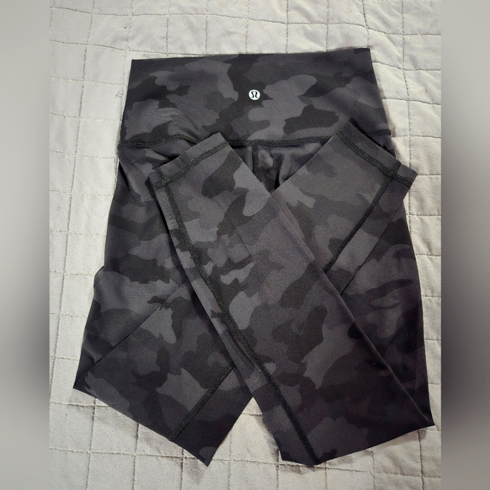 *Scuba Available* Lululemon Wunder Under 28" *Full-On LuxtremeHeritage 365 Camo